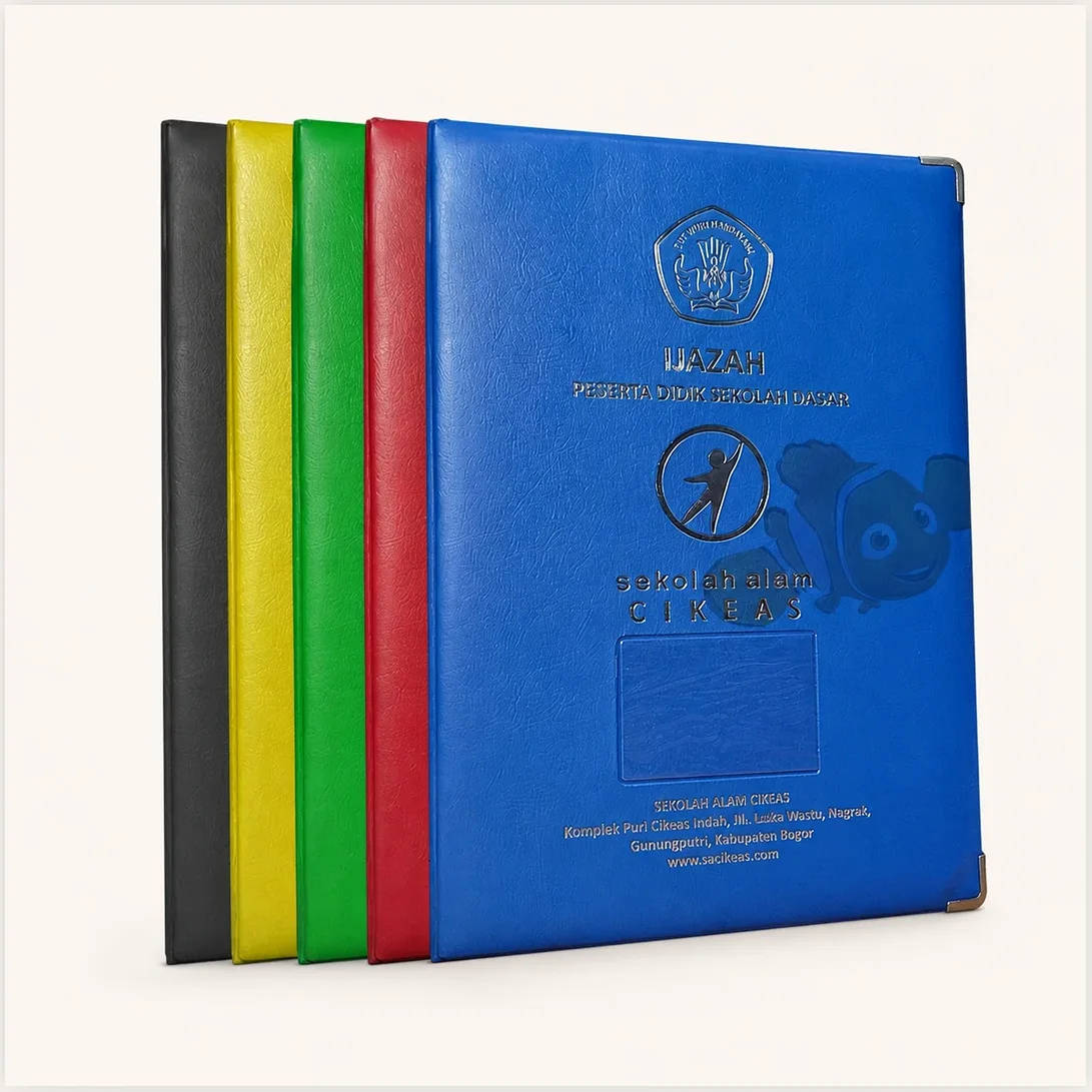 Sampul ijazah Sekolah Alam Cikeas lima warna dengan emboss logo